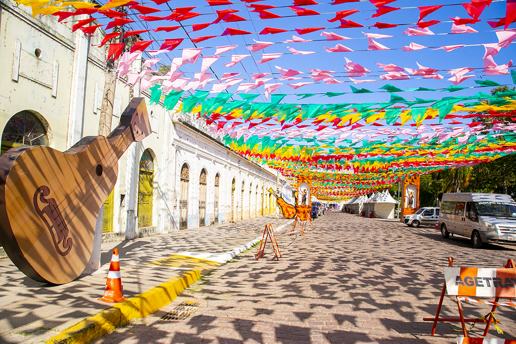 Banho de São João começa hoje com Concurso de Andores e show de Thaeme e Thiago